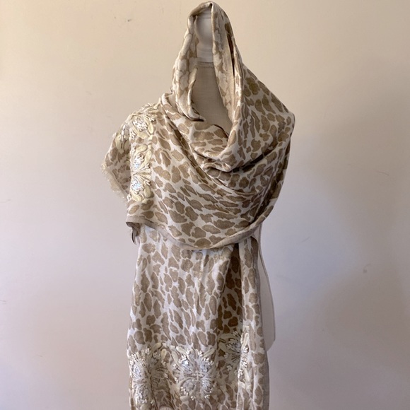 Loft by Ann Taylor gold metallic tread embroidered flower sequins shawl, scarf - Picture 8 of 17